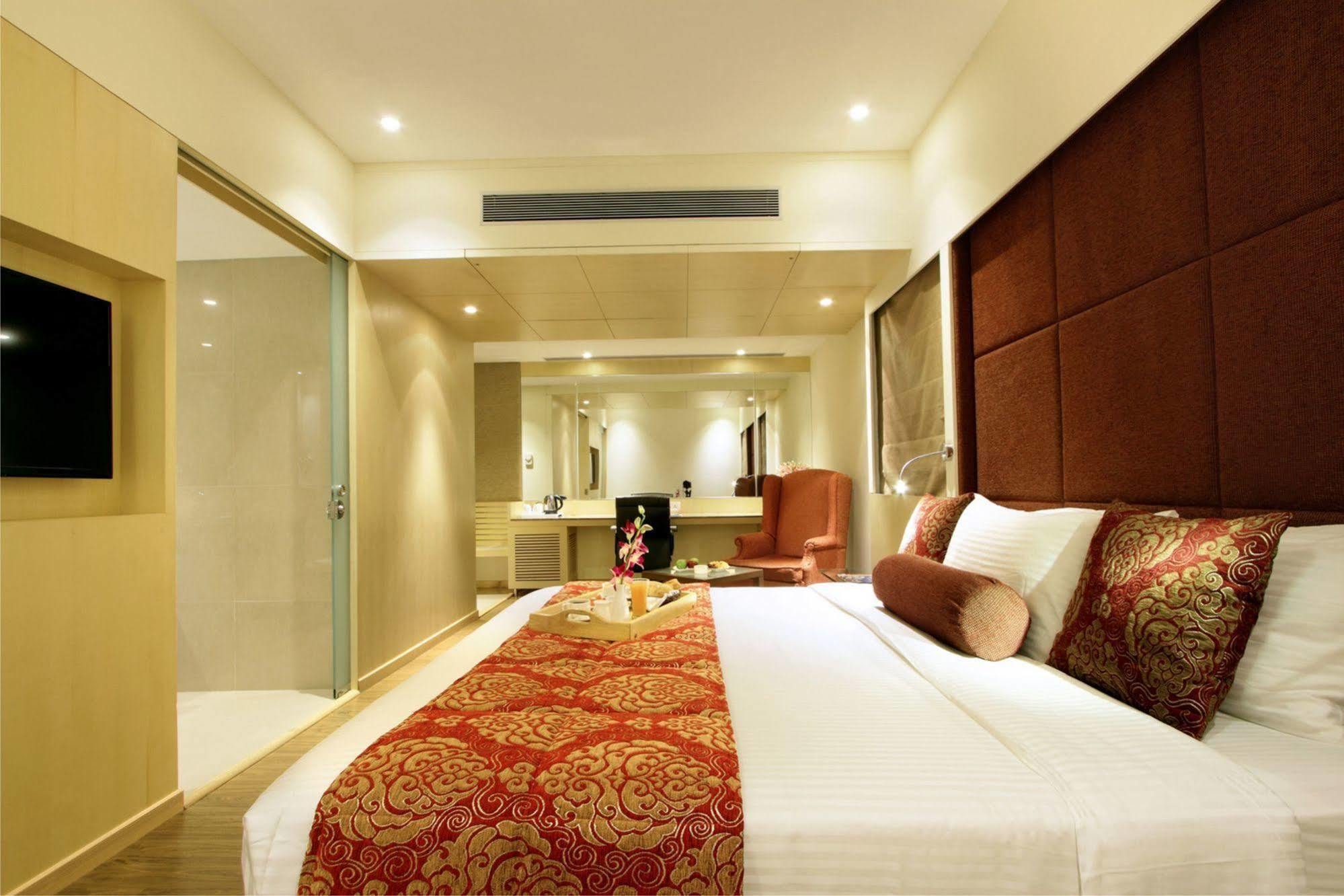 Hotel Express Towers Vadodara Exterior foto